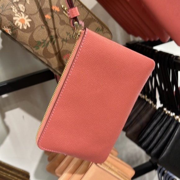 Coach Corner Zip Wristlet NWT - Picture 2 of 7